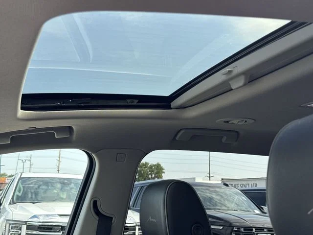 Used 2020 White Frost Tricoat Buick FWD 4dr Avenir image 23