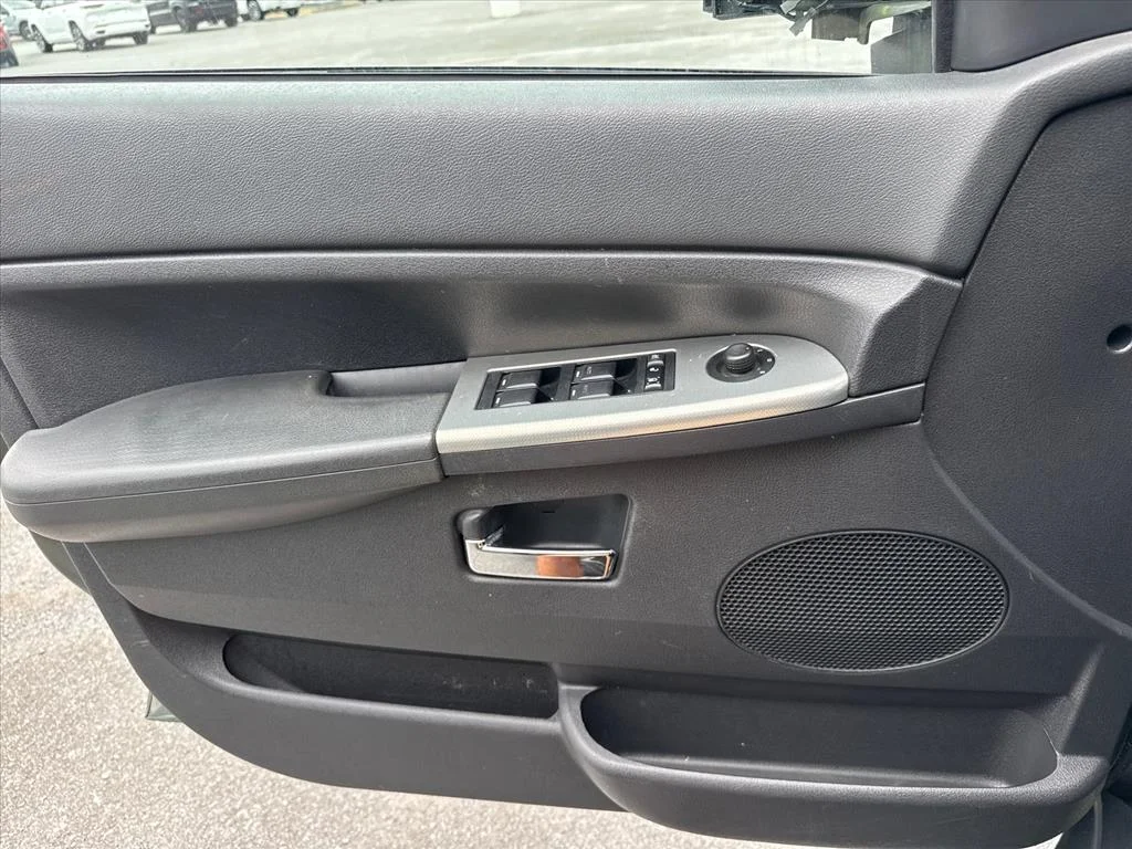 Used 2009 Green Metallic Jeep Laredo image 18