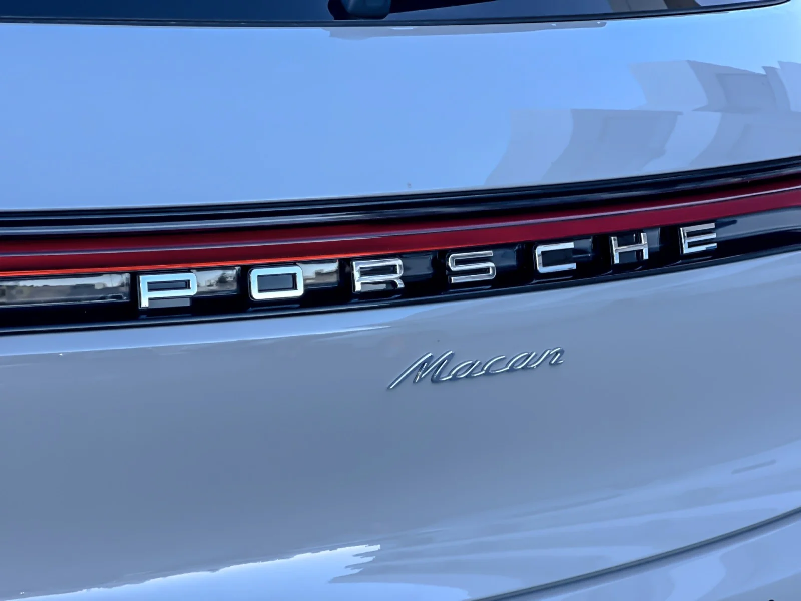 2026 Porsche Macan - Photo 27