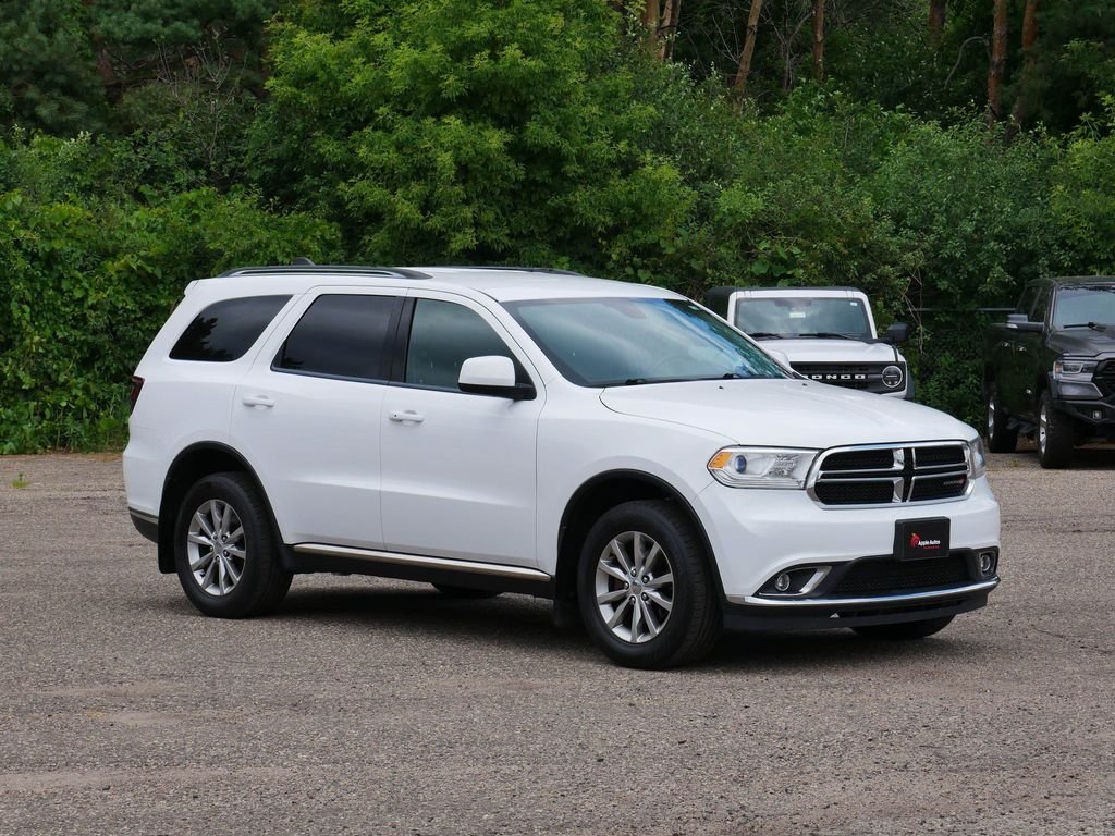 Used 2018 White Dodge SXT image 1