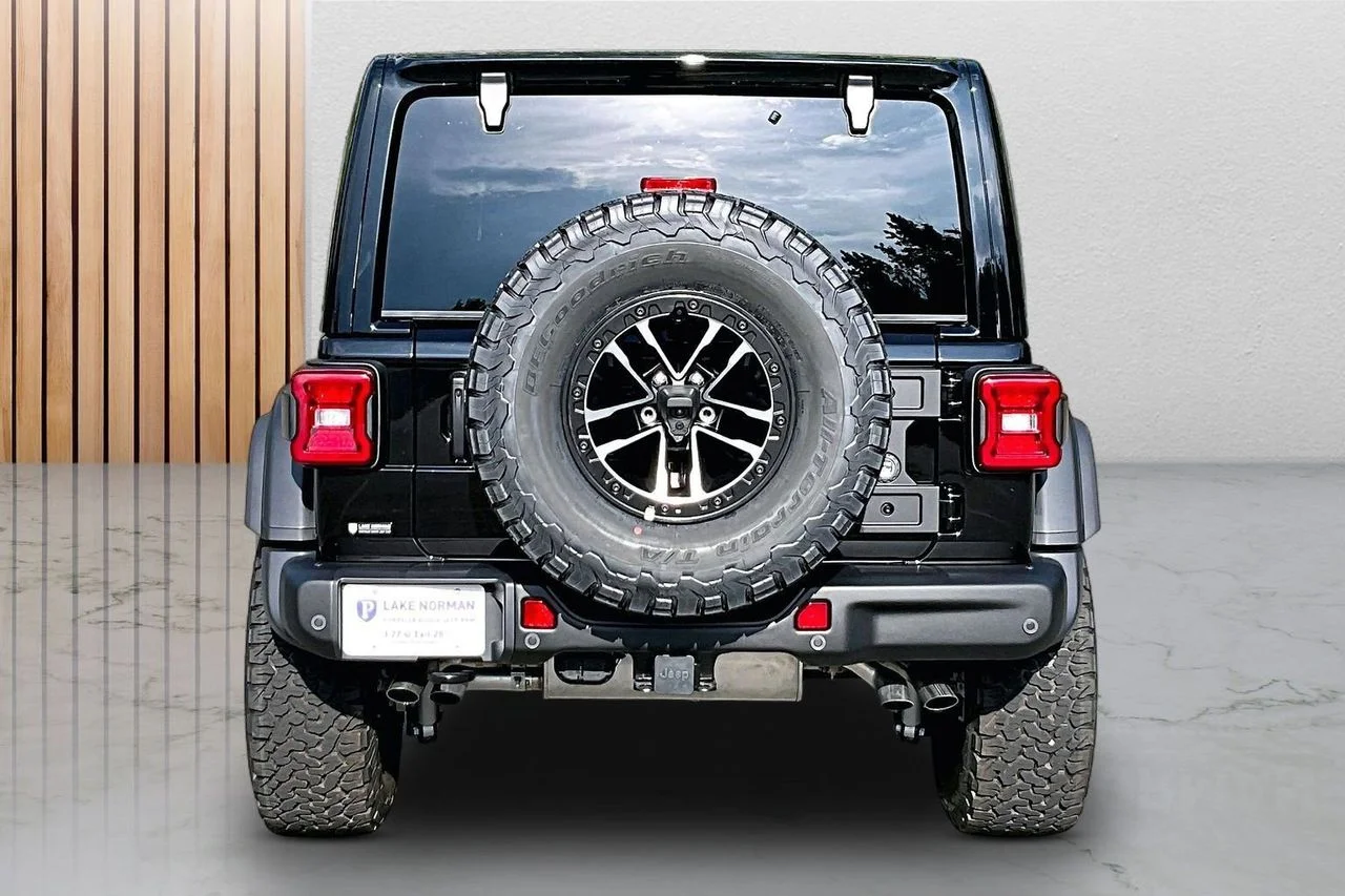 New 2026 Black Clear-Coat Exterior Paint Jeep Moab 392 image 7