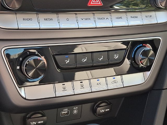 Used 2018 White Hyundai SE image 15