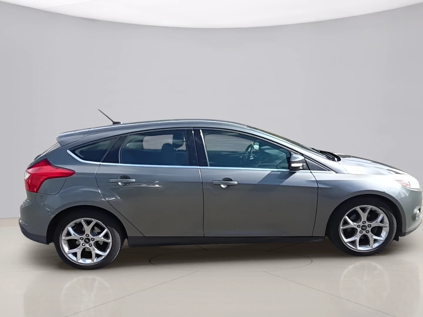 Used 2012 Gray Ford SEL image 7