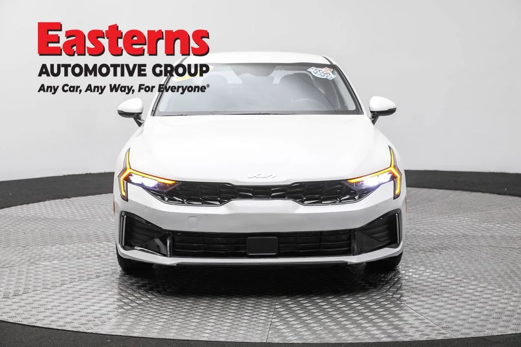 Used 2025 White Kia LXS image 2