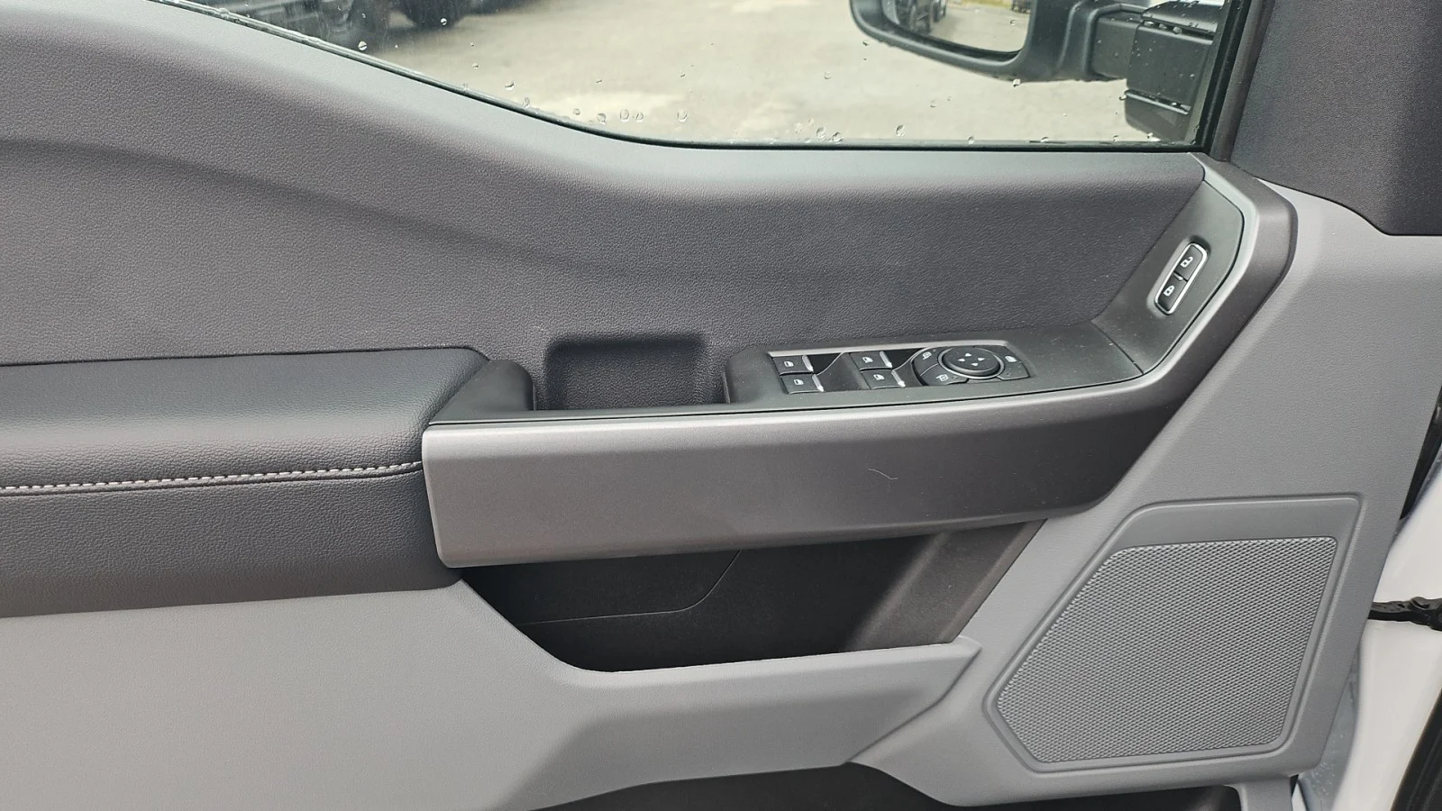 New 2026 Oxford White Ford XL 4WD image 7