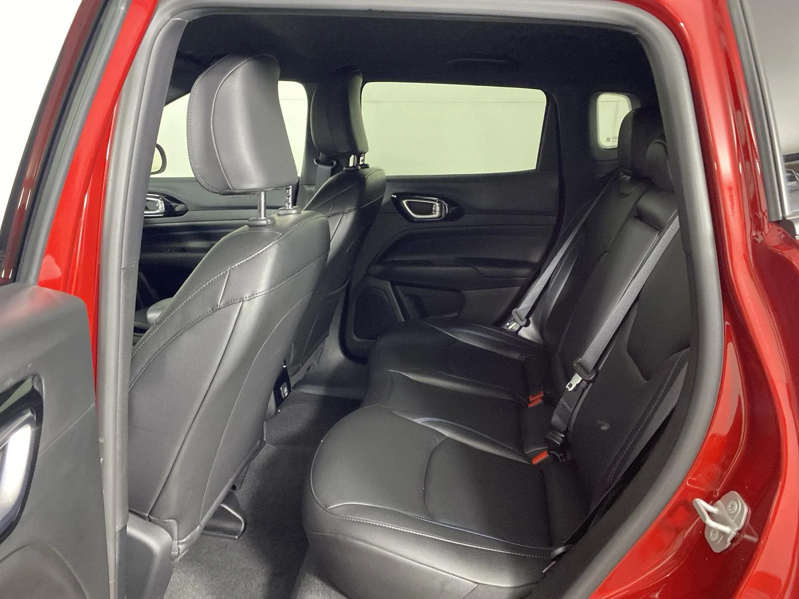 Used 2026 Red Hot Pearlcoat Jeep Limited image 6