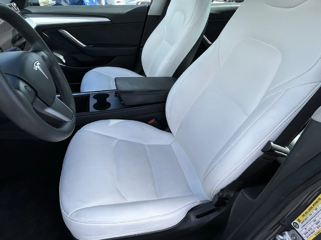 Used 2023  Tesla Base image 19