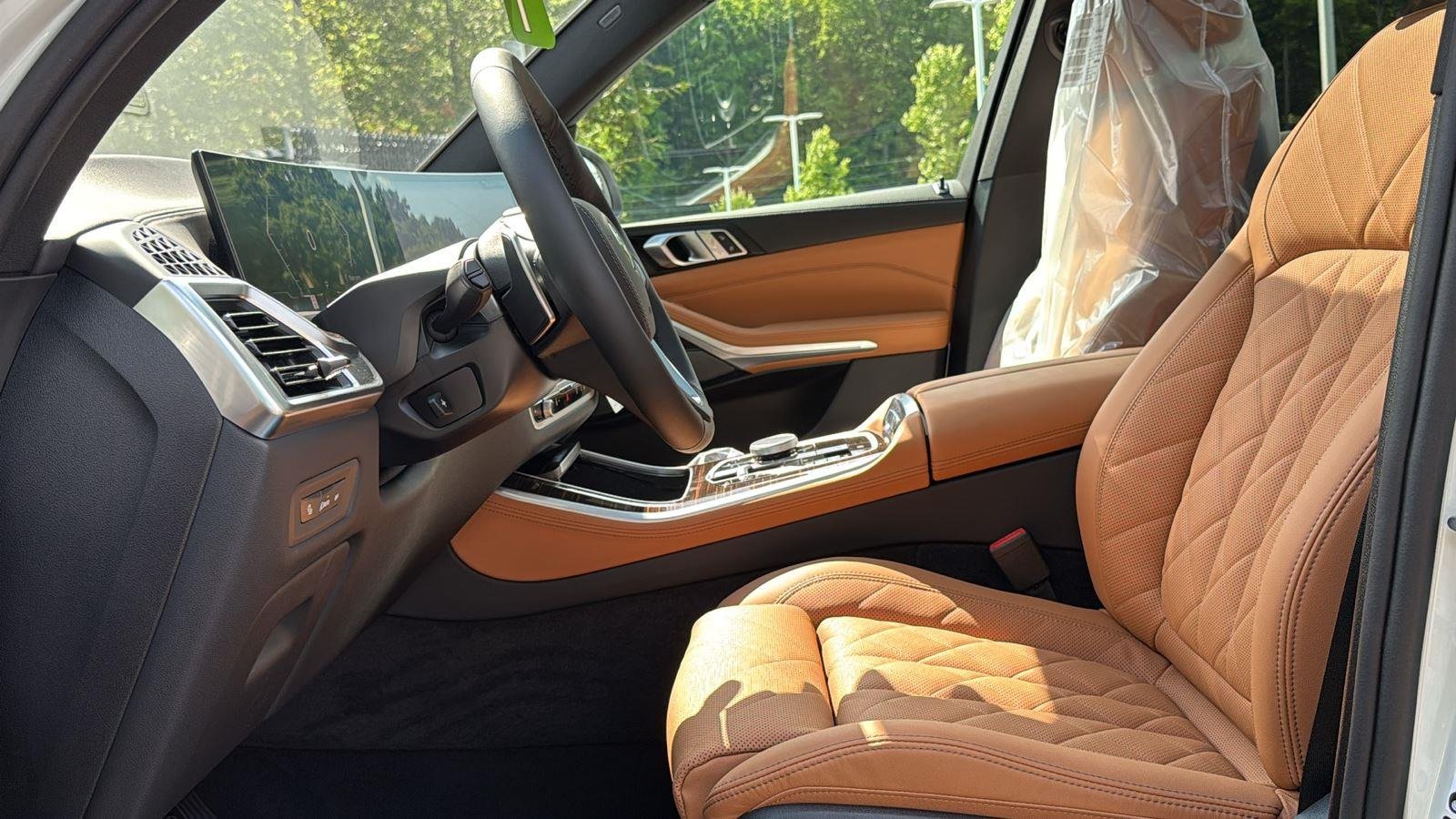 New 2026 Mineral White Metallic BMW xDrive40i image 10
