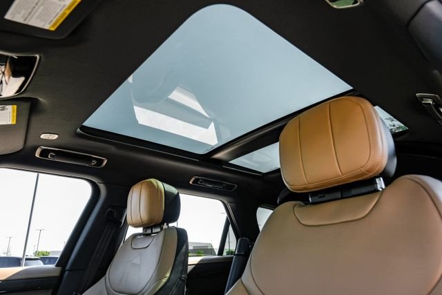 New 2026  Land Rover Dynamic SE image 4