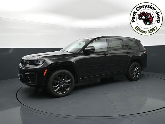 New 2026 Diamond Black Crystal Pearl-Coat Exterior Paint Jeep Limited image 2