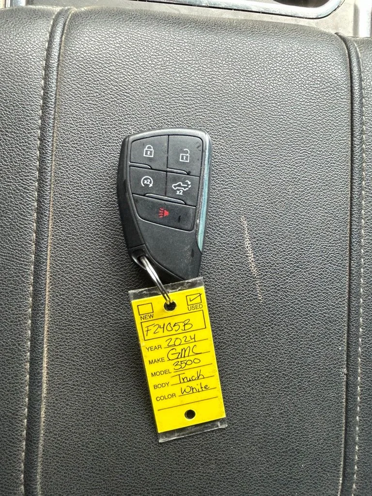 Used 2024 White Chevrolet LT image 17