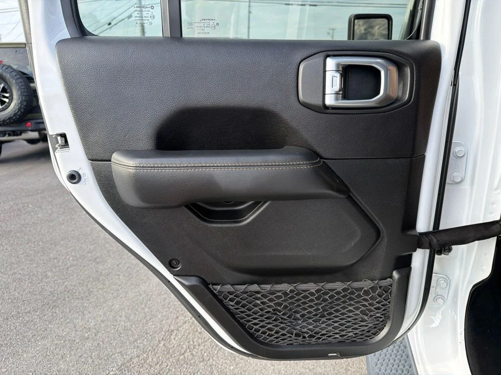 Used 2020 White Jeep Unlimited Sahara image 16