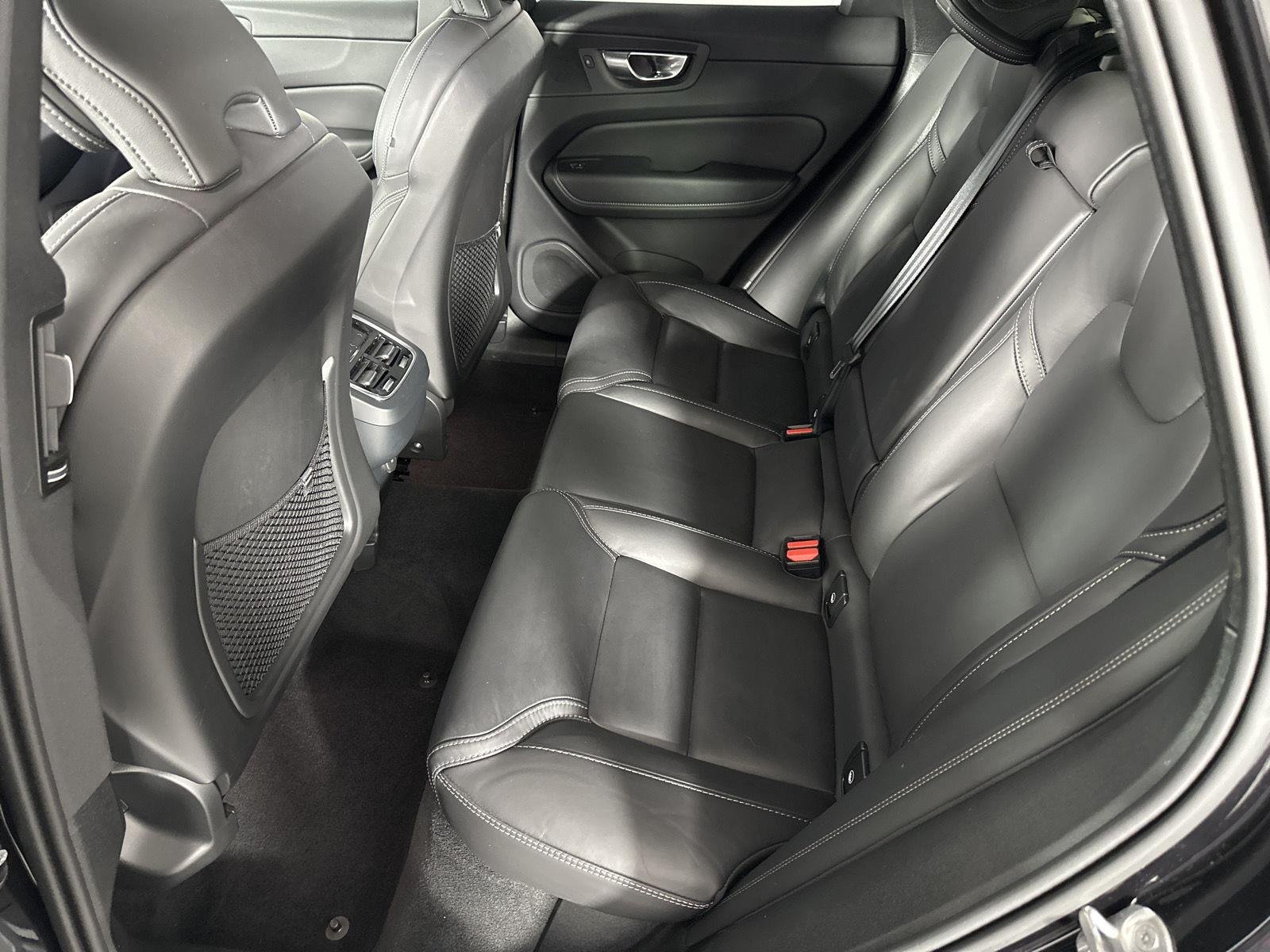 Used 2024 Onyx Black Metallic Volvo Ultimate Black Edition image 17