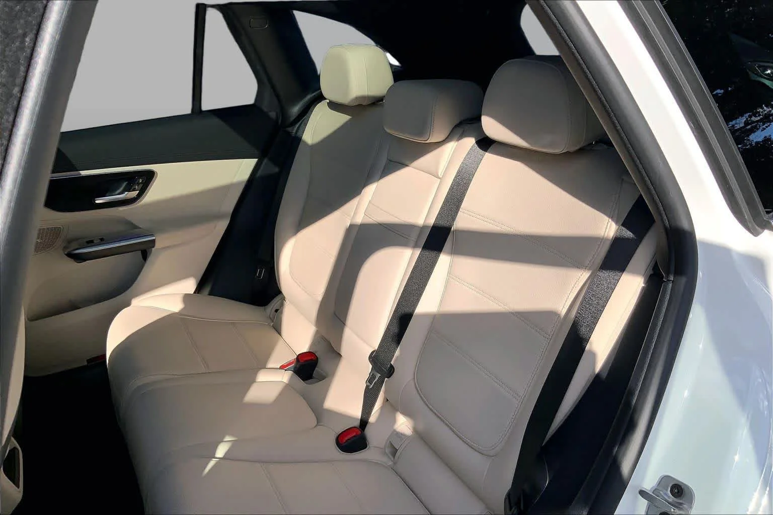 Certified Used 2025 Polar White Mercedes-Benz GLC 300 image 21