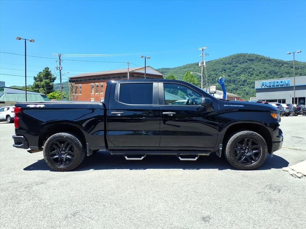 Used 2023 Black Chevrolet Custom image 8