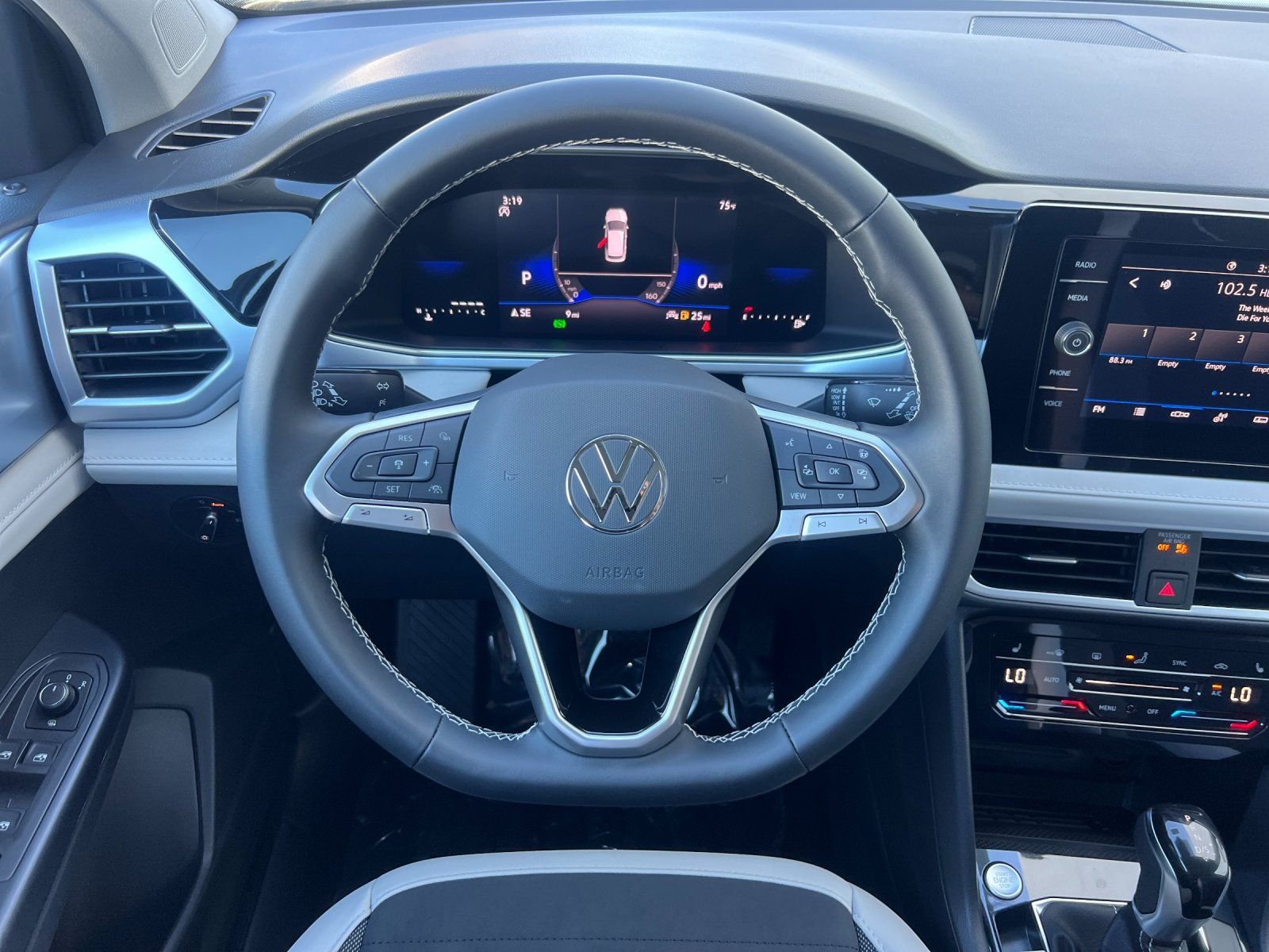 New 2026 Platinum Gray Metallic Volkswagen 1.5T SE image 13