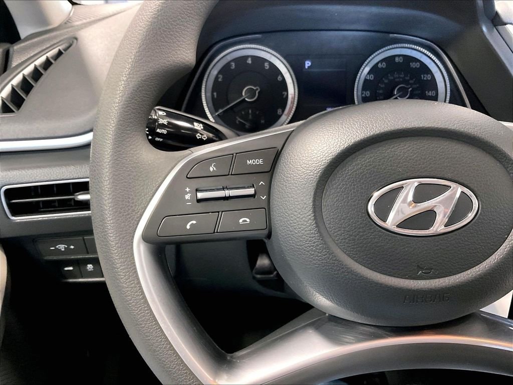 Used 2023 Silver Hyundai SE image 22