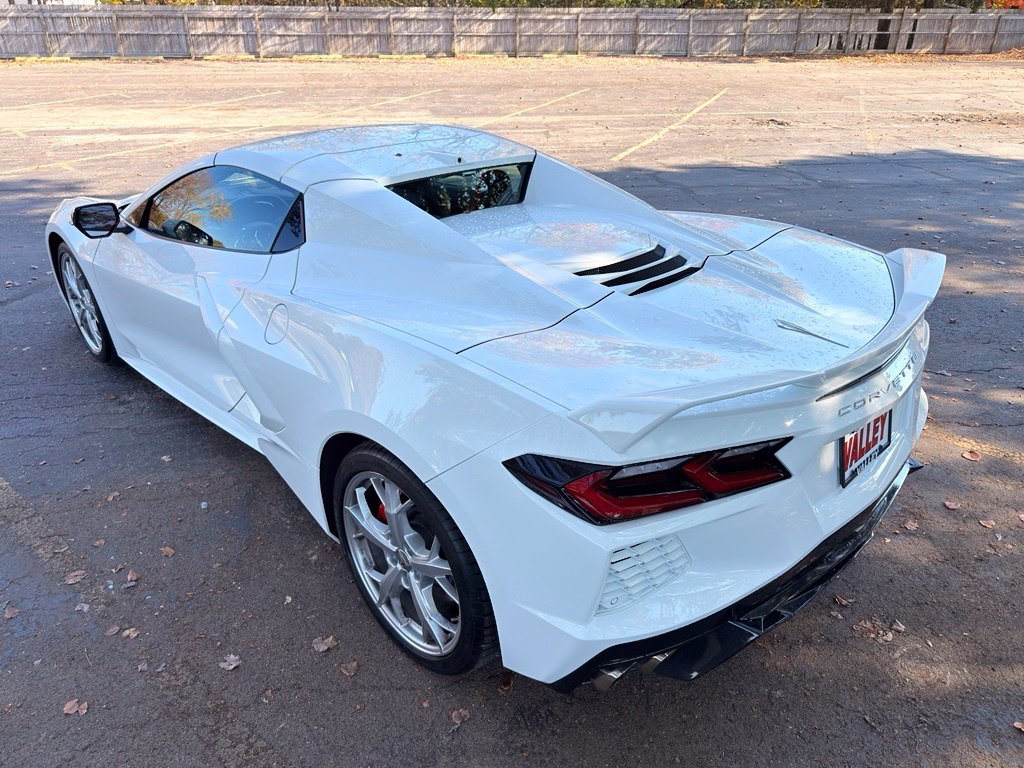 Used 2021 White Chevrolet Stingray image 12