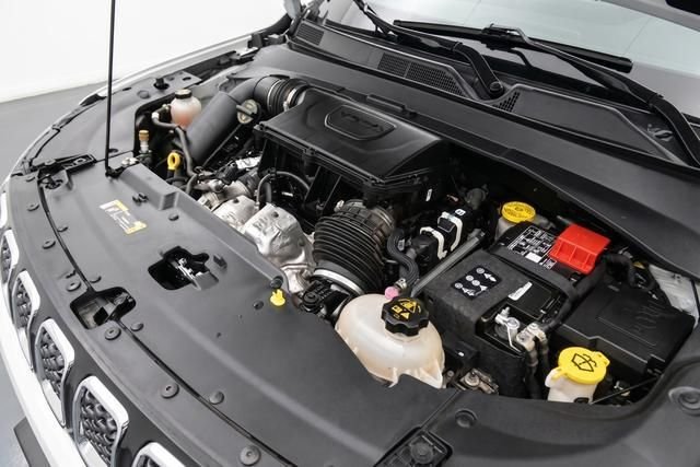Used 2024  Jeep Limited image 14