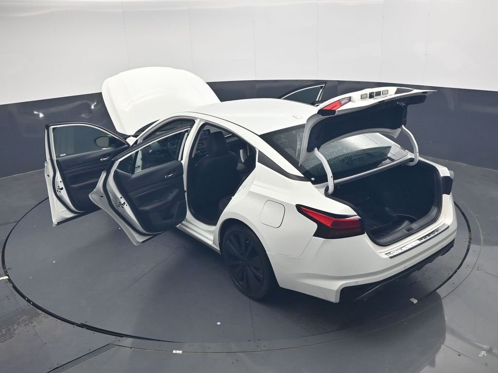 Used 2022 White Nissan 2.5 SR image 51