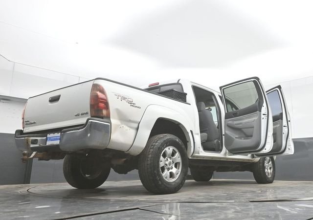 Used 2008 White Toyota Base image 47