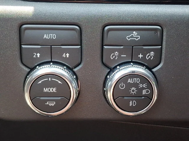 New 2026 Summit White GMC Elevation image 17