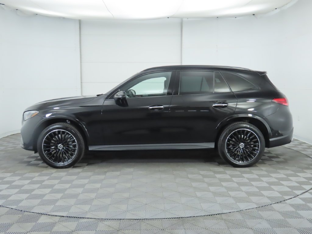 Used 2026 Obsidian Black Metallic Mercedes-Benz GLC 300 image 8