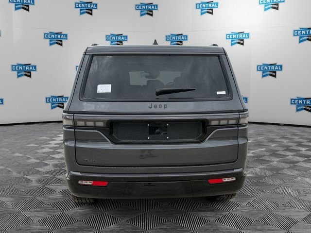 New 2026 Baltic-Gray Metallic Clear-Coat Exterior Paint Jeep Limited Reserve image 4