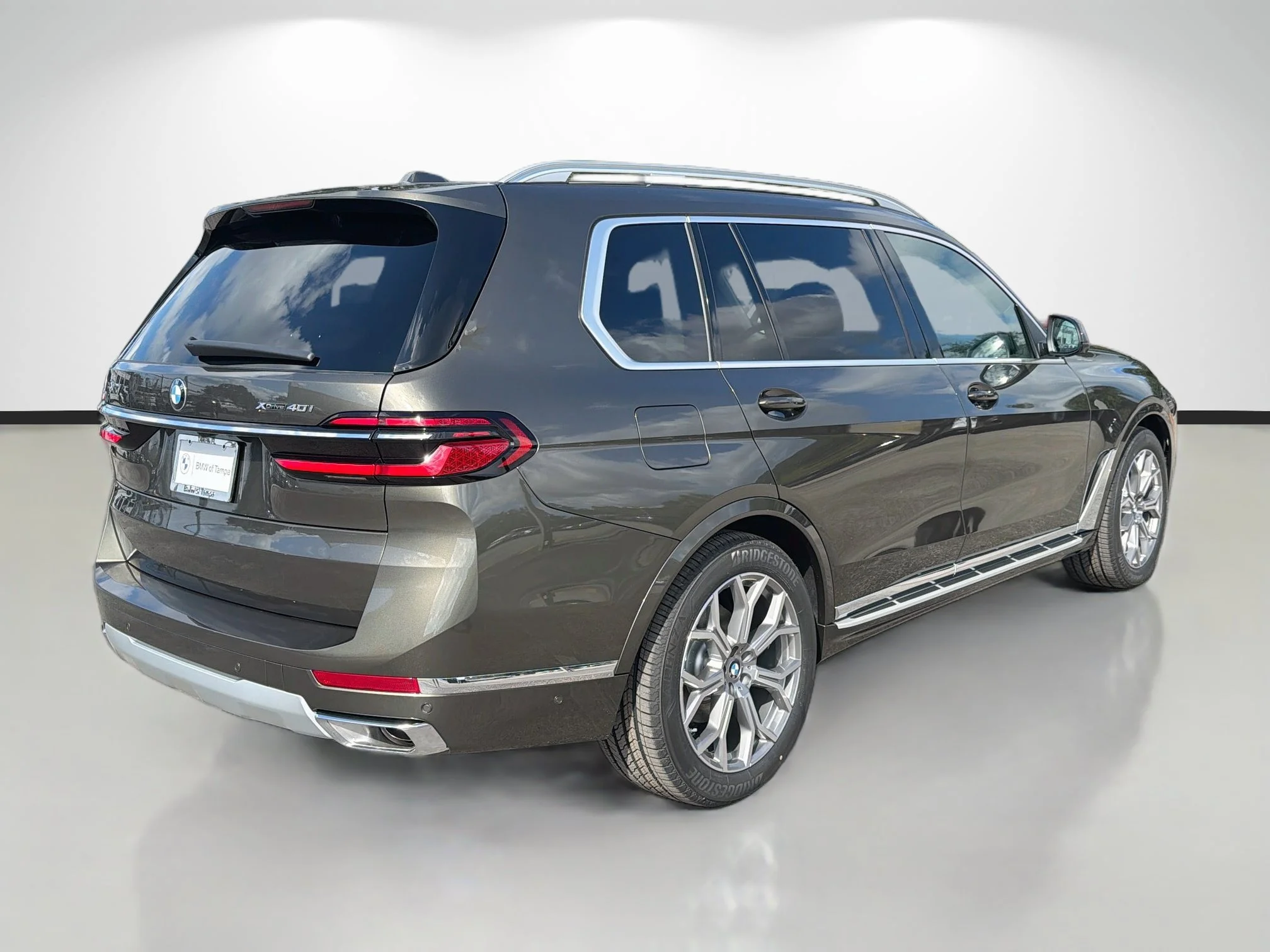 New 2027 Manhattan Green Metallic BMW xDrive40i image 3