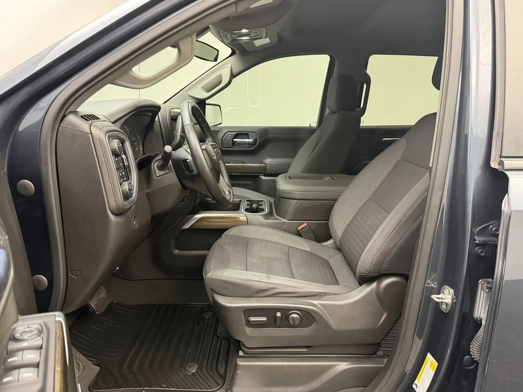 Used 2022 Shadow Gray Metallic Chevrolet RST image 5