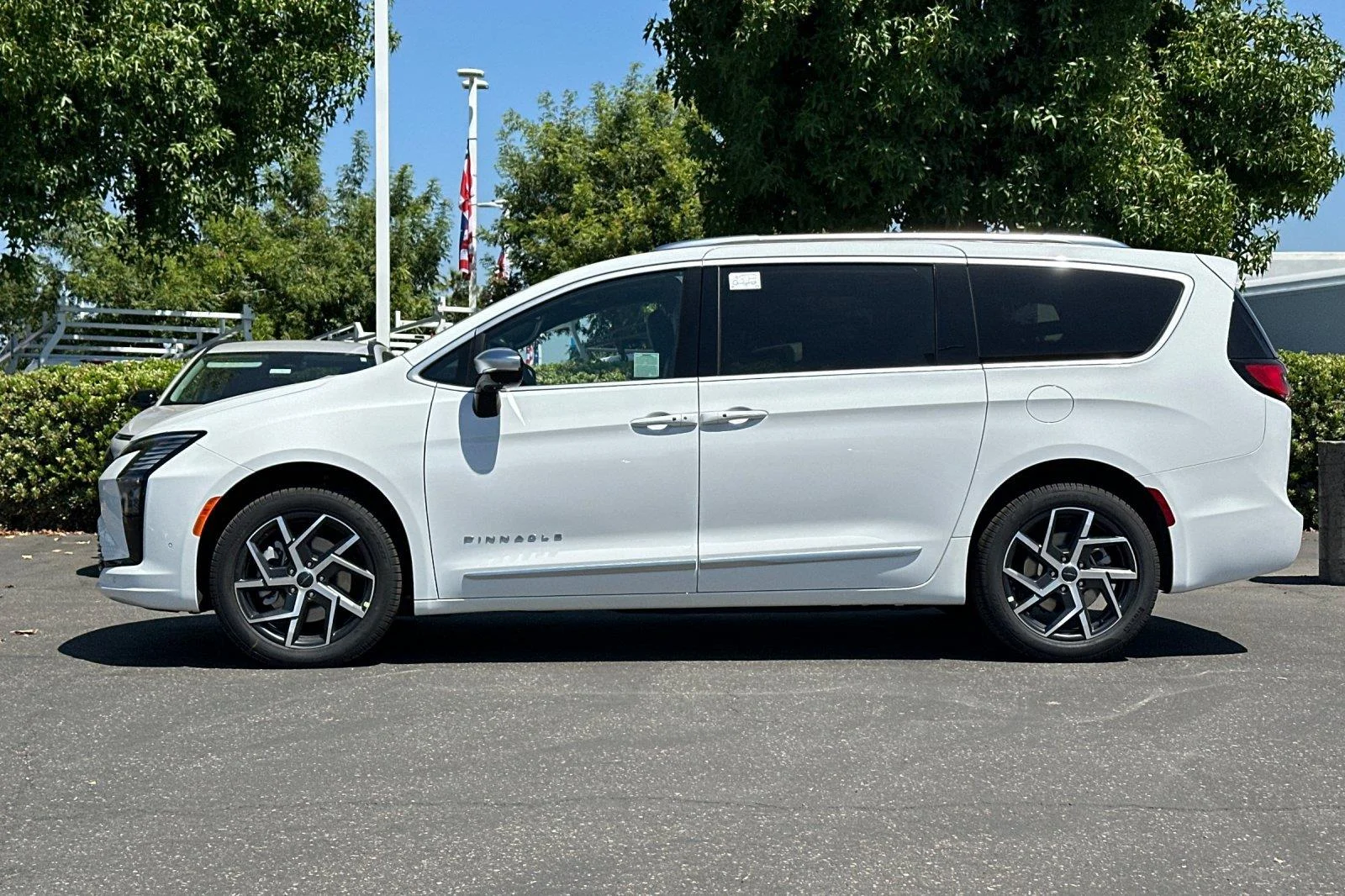 New 2027 Bright White Clear-Coat Exterior Paint Chrysler Pinnacle image 7
