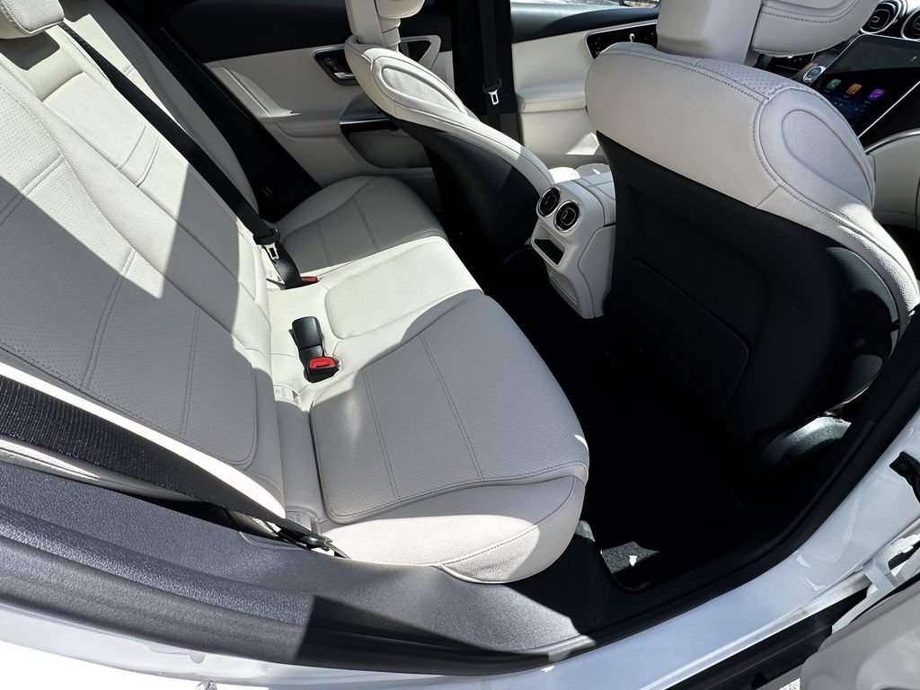 New 2026 Polar White Mercedes-Benz GLC 300 image 18
