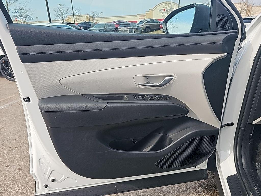 New 2026 White Hyundai SEL AWD image 10