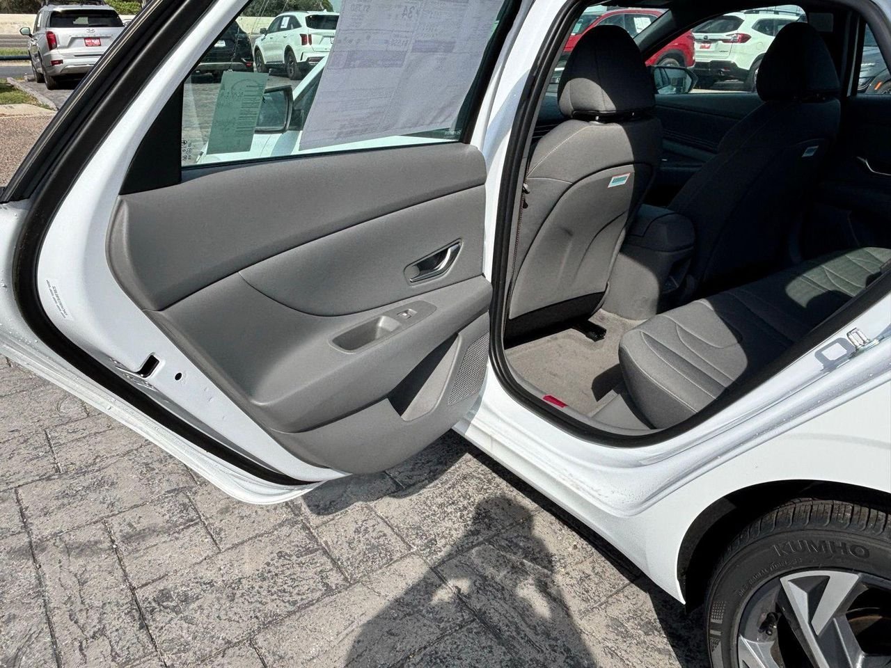 2025 Hyundai Elantra SEL - Photo 17