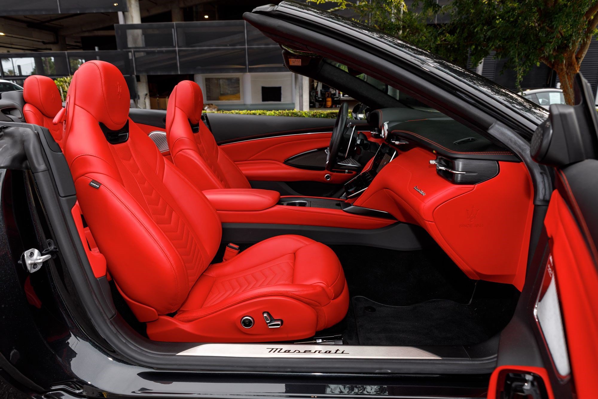 Used 2024 Nero Assoluto Maserati Trofeo image 14