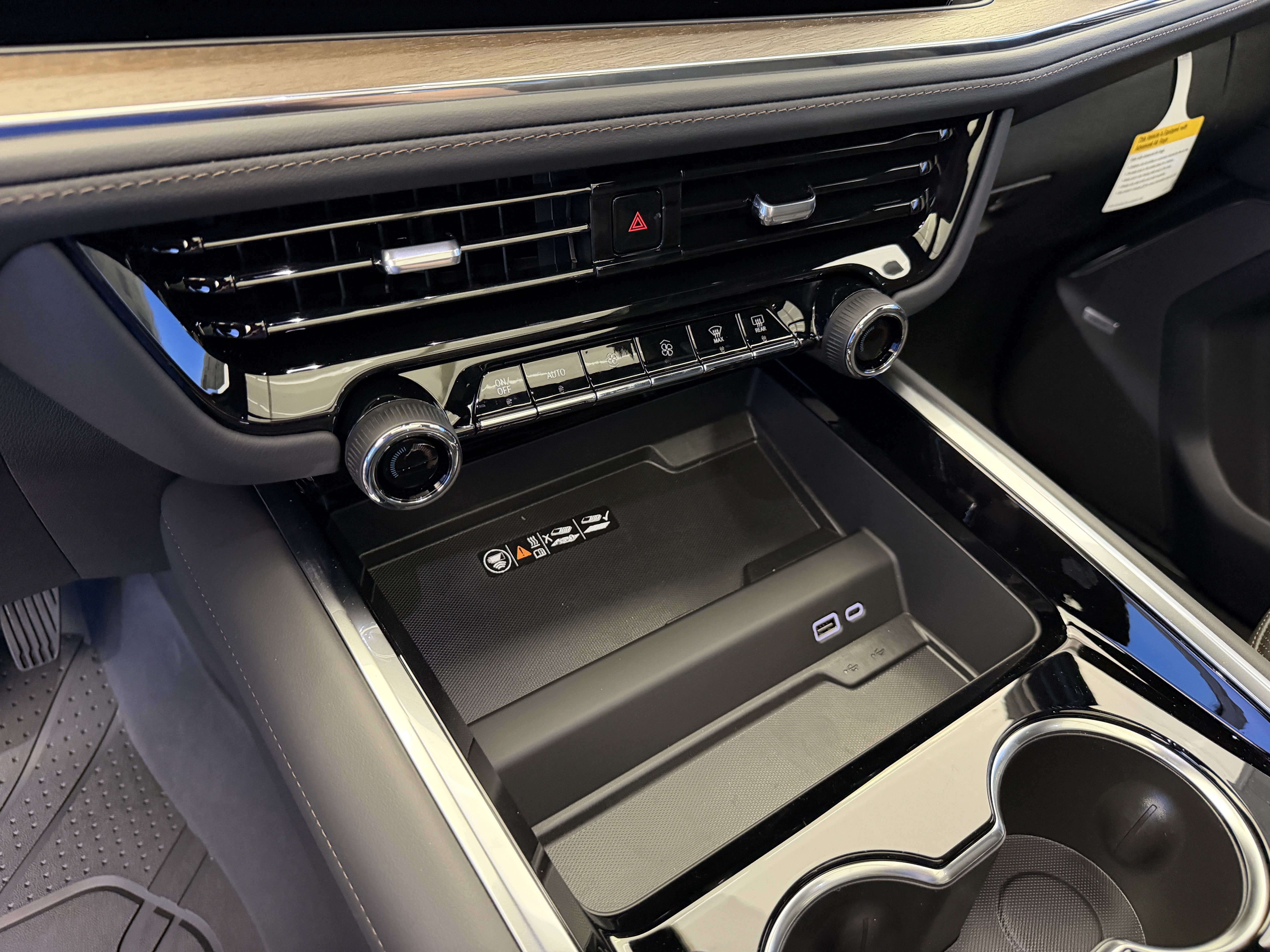 2026 Chevrolet Suburban High Country - Photo 26