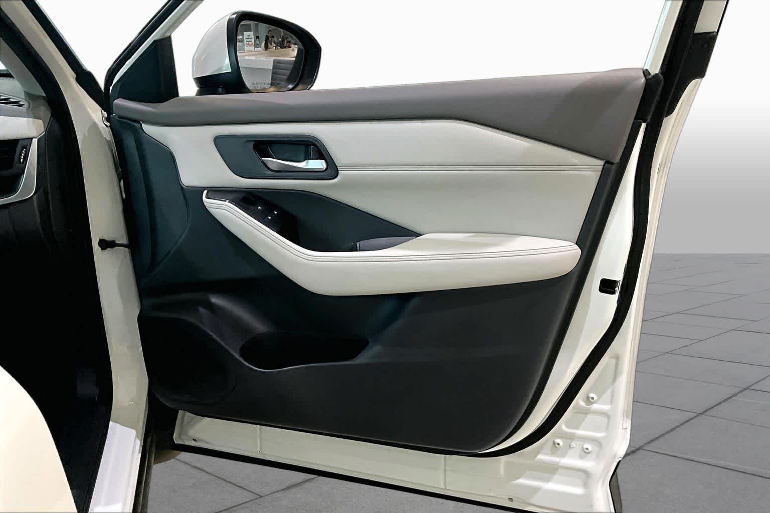 Used 2023 Pearl White Tricoat Nissan SV image 21
