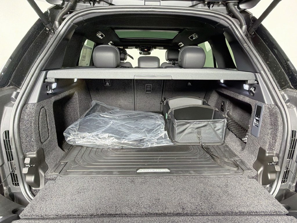 New 2027 Santorini Black Land Rover SE image 28