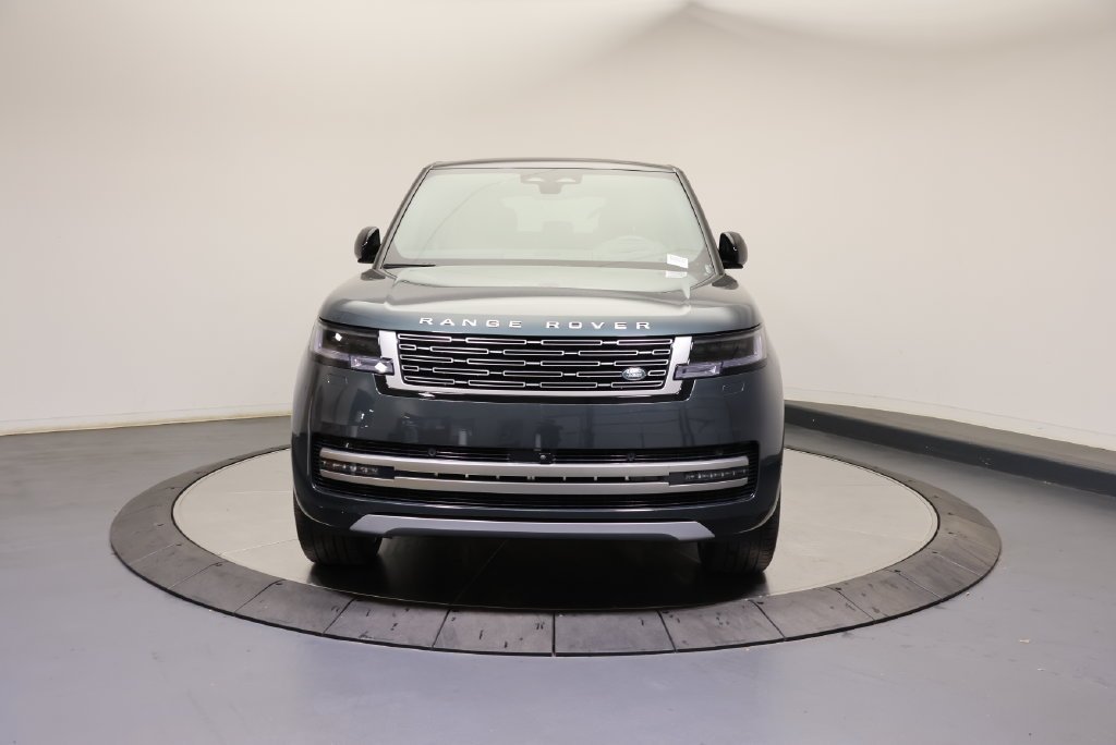 New 2027 Belgravia Green LAND ROVER SE image 8