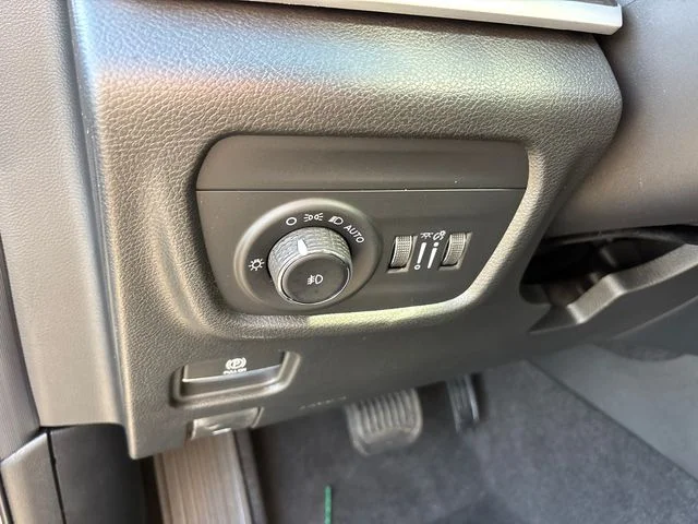 New 2026 Baltic Gray Metallic Clear-Coat Exterior Paint Jeep Limited image 17
