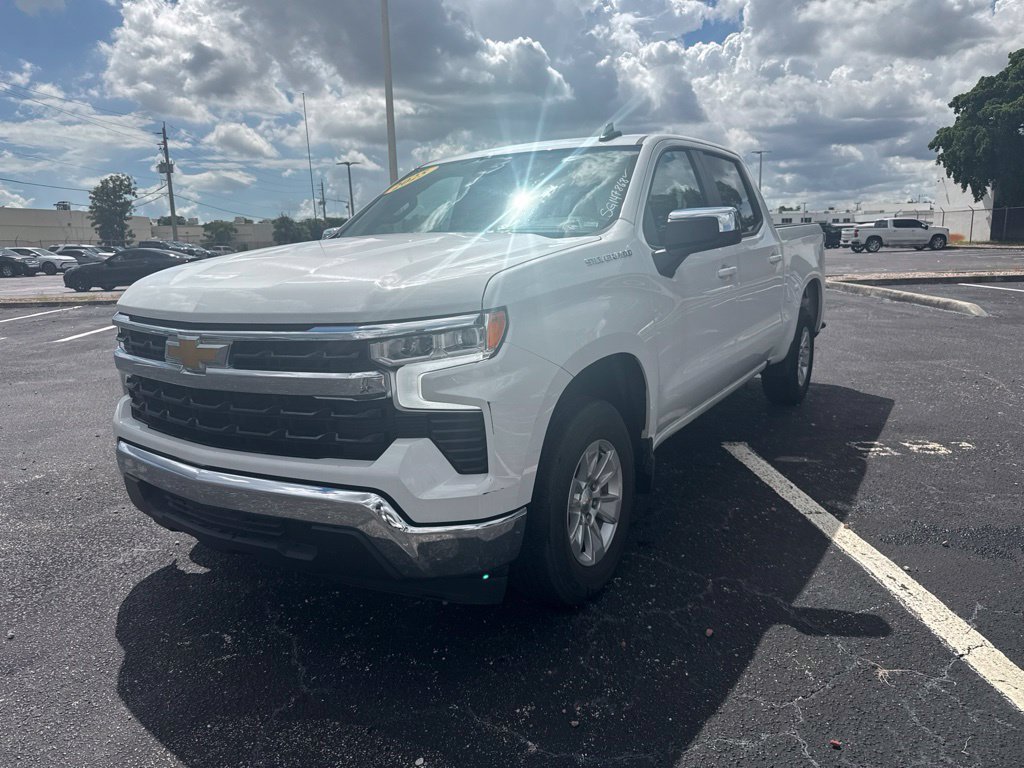 Used 2025 White Chevrolet LT image 3