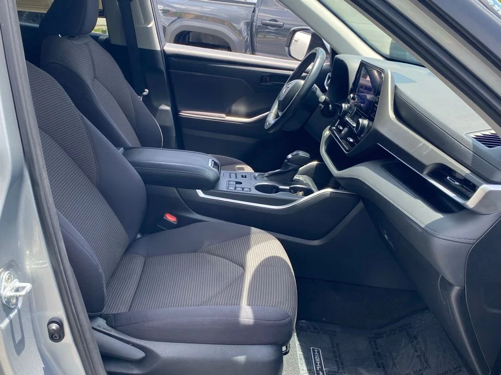 2023 Toyota Highlander LE - Photo 17