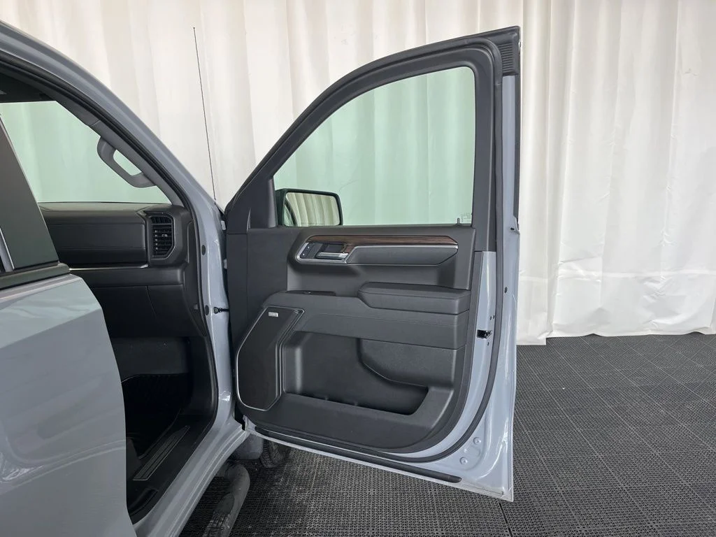 Used 2025 Gray Chevrolet RST image 17