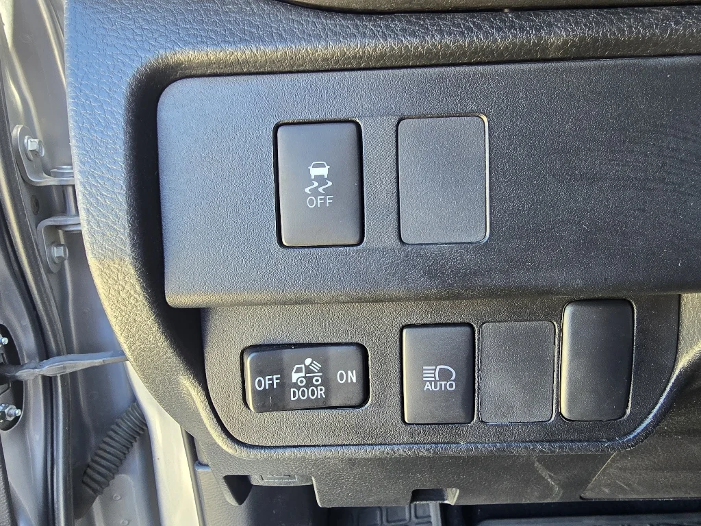 Used 2020 Silver Sky Metallic Toyota SR5 image 21