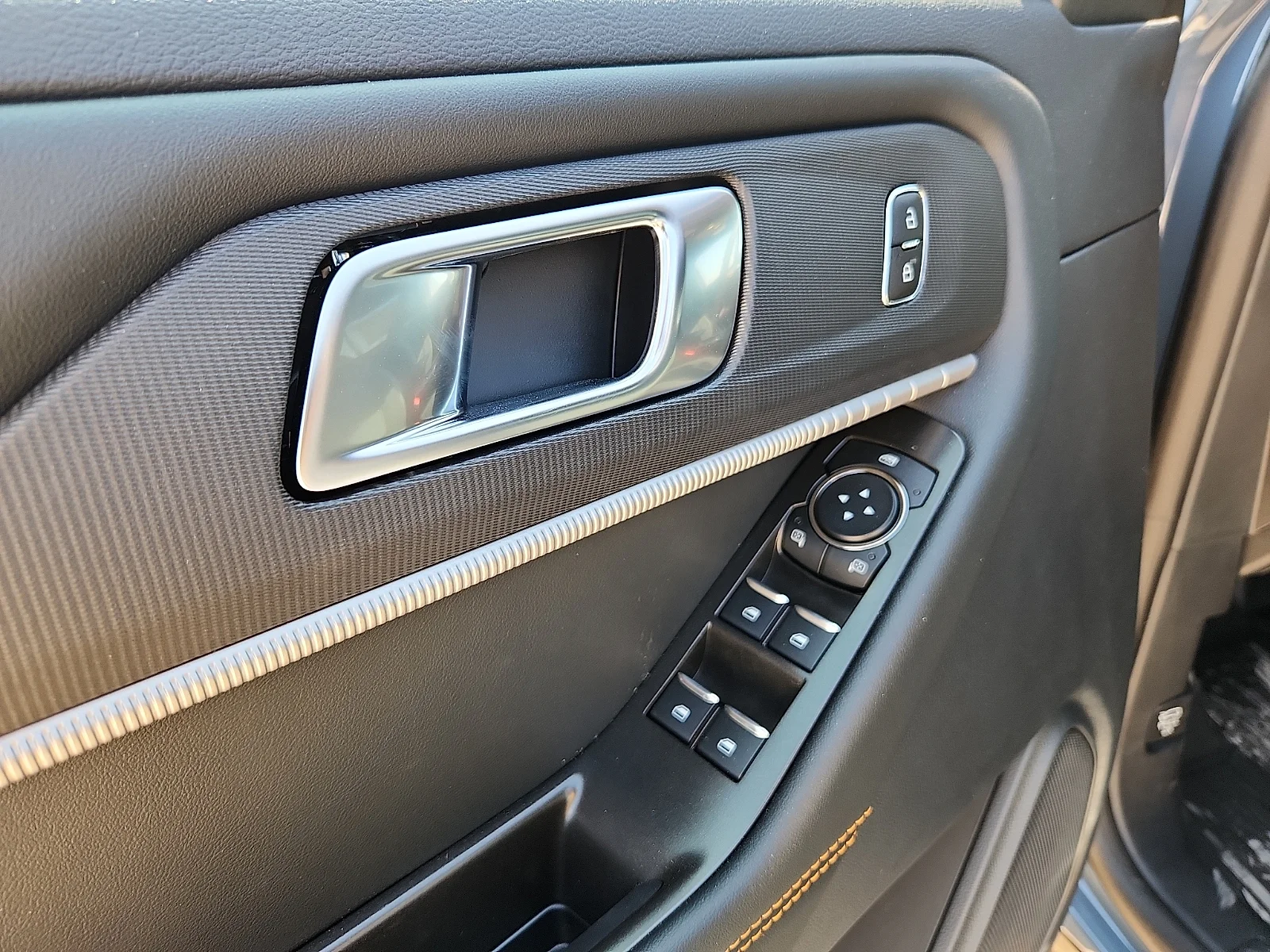 New 2026 Vapor Blue Metallic Ford Tremor® image 15