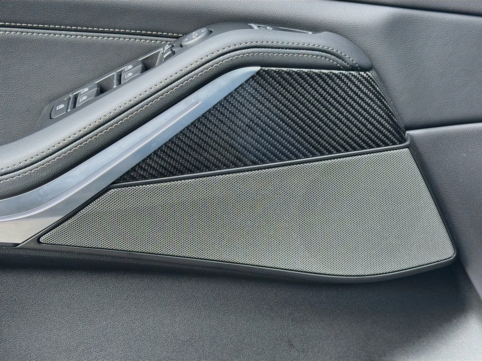 Used 2025 Black Sapphire Metallic BMW M60i image 25