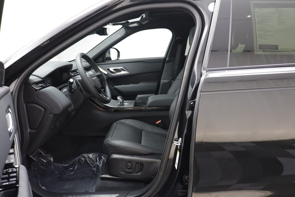 New 2026 Santorini Black LAND ROVER Dynamic SE image 6