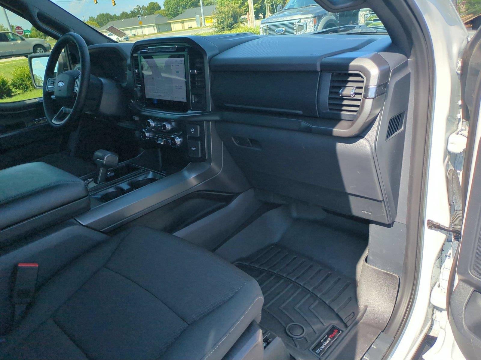 Used 2024 Oxford White Ford XLT image 38