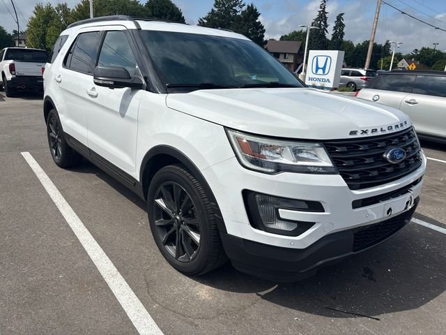 Used 2017 Oxford White Ford XLT image 1