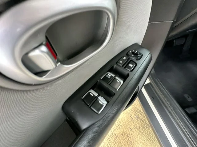 Used 2019 White Kia Base image 15